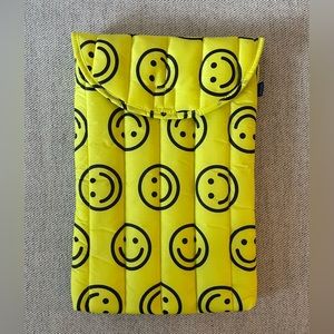 💛 Baggu Smiley Laptop Sleeve 💛